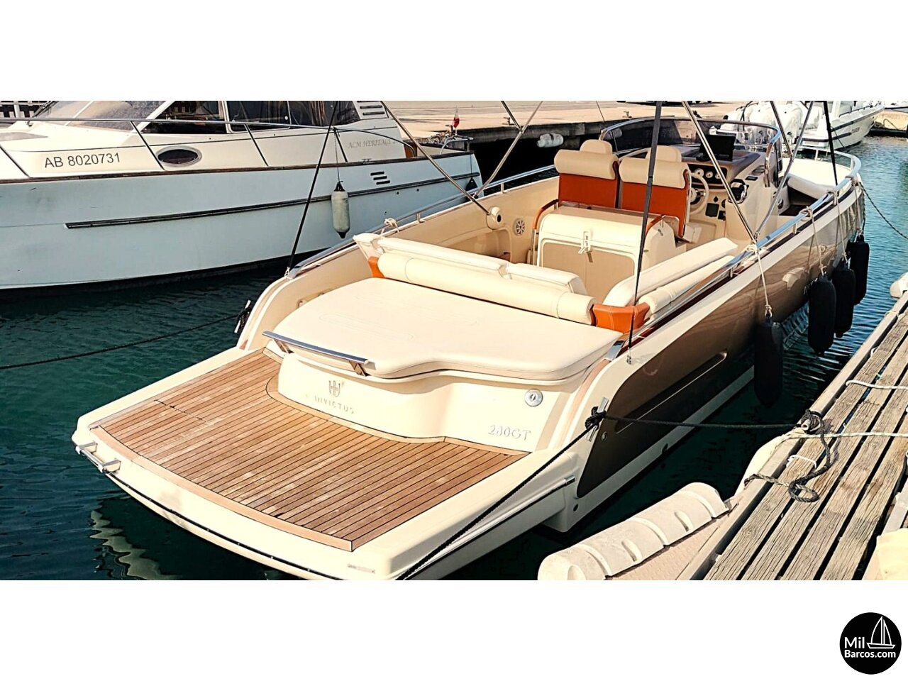 Invictus GT280 navegando por la Costa Brava