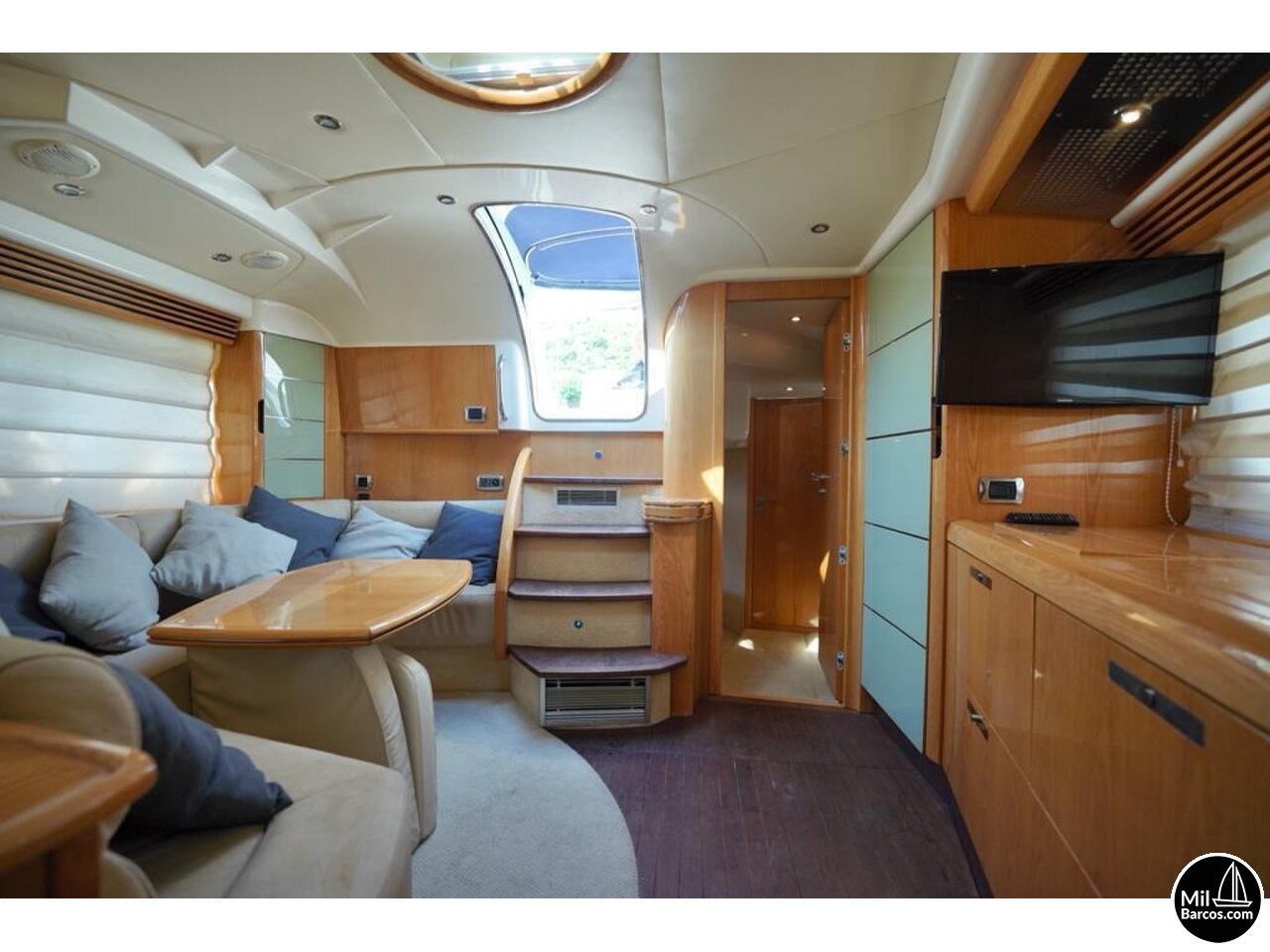 Salón interior del Absolute 45